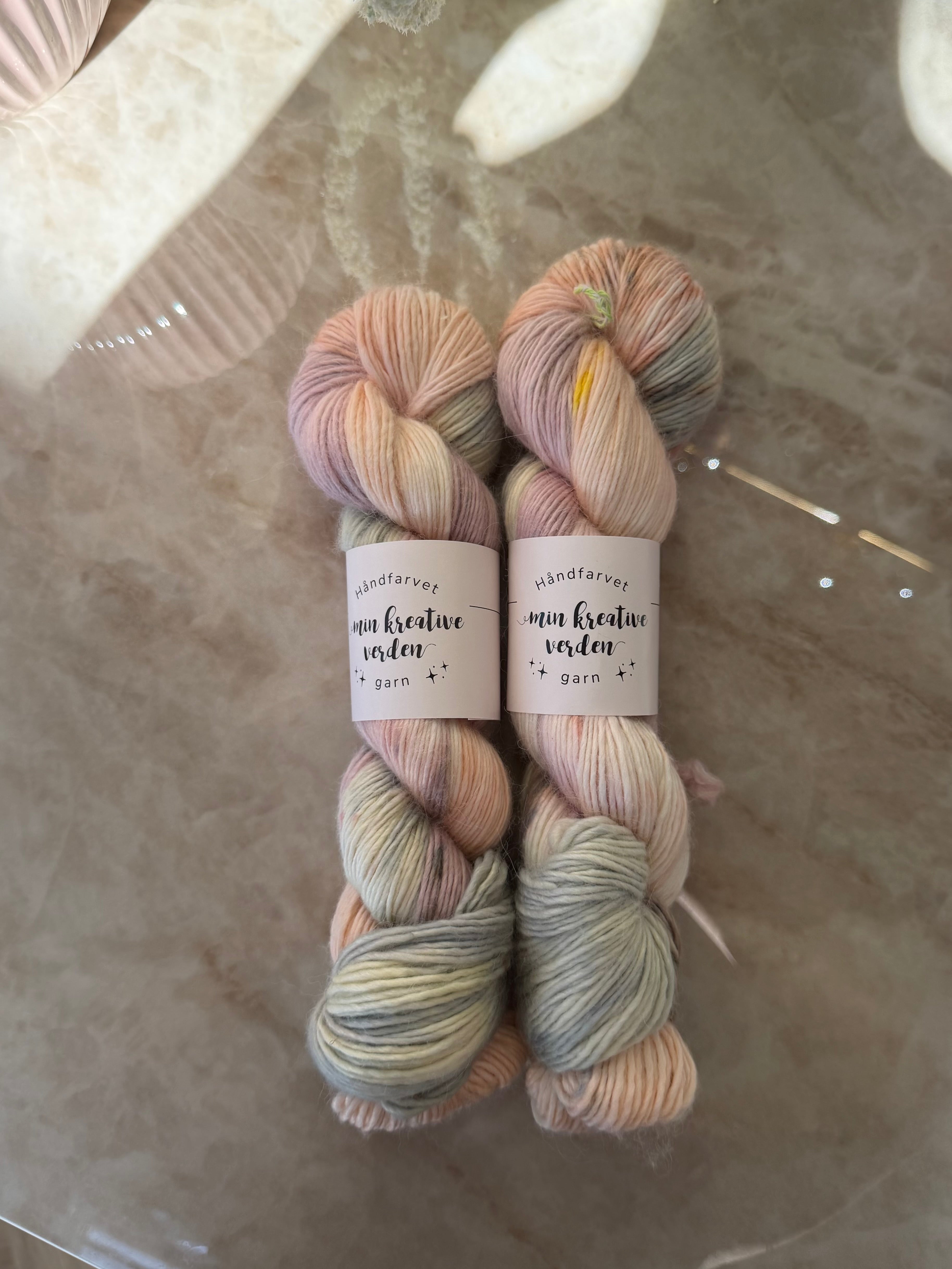 Håndfarvet single and Fabules