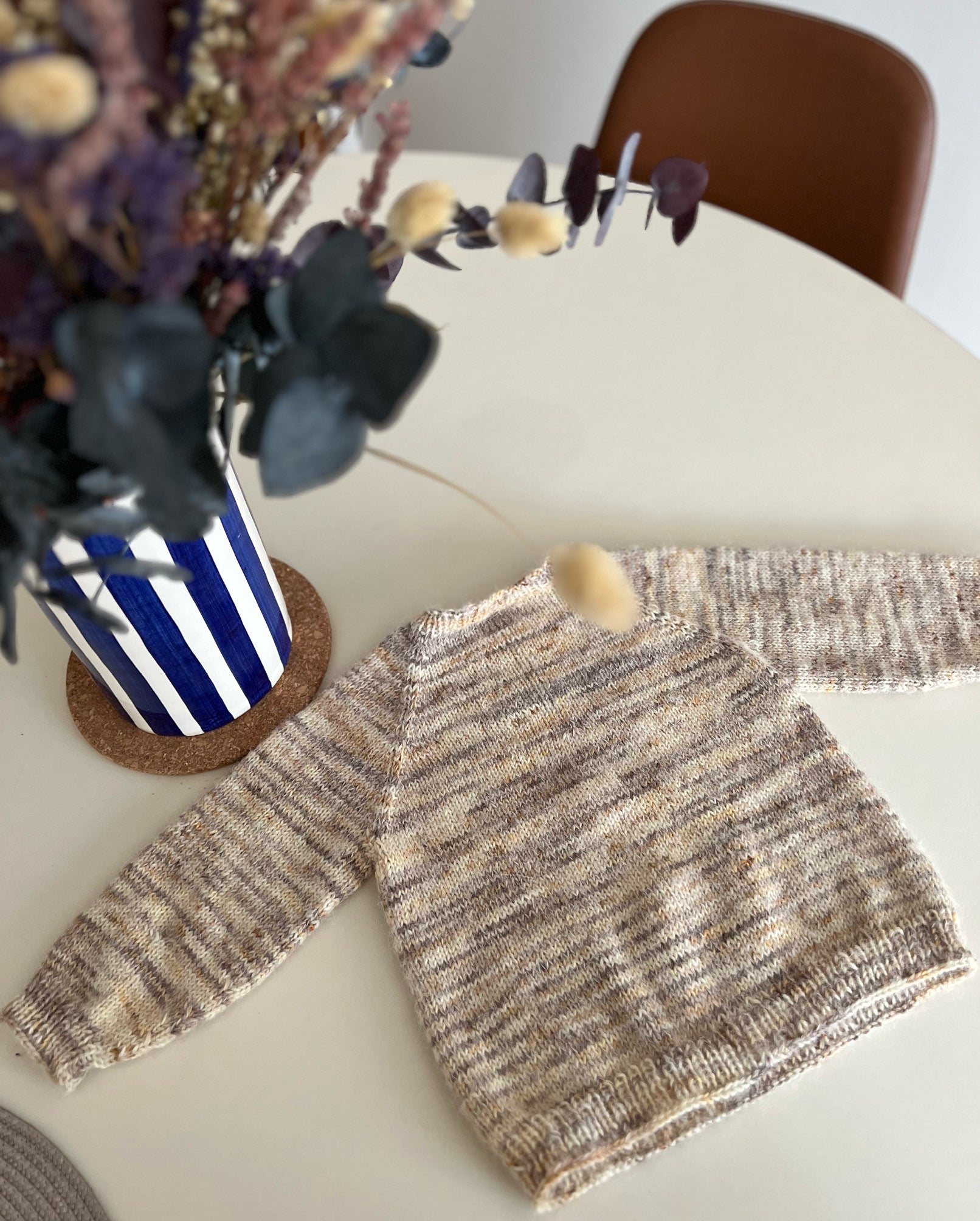 Bamse sweater Håndfarvet edition, strikkekit - Petiteknit