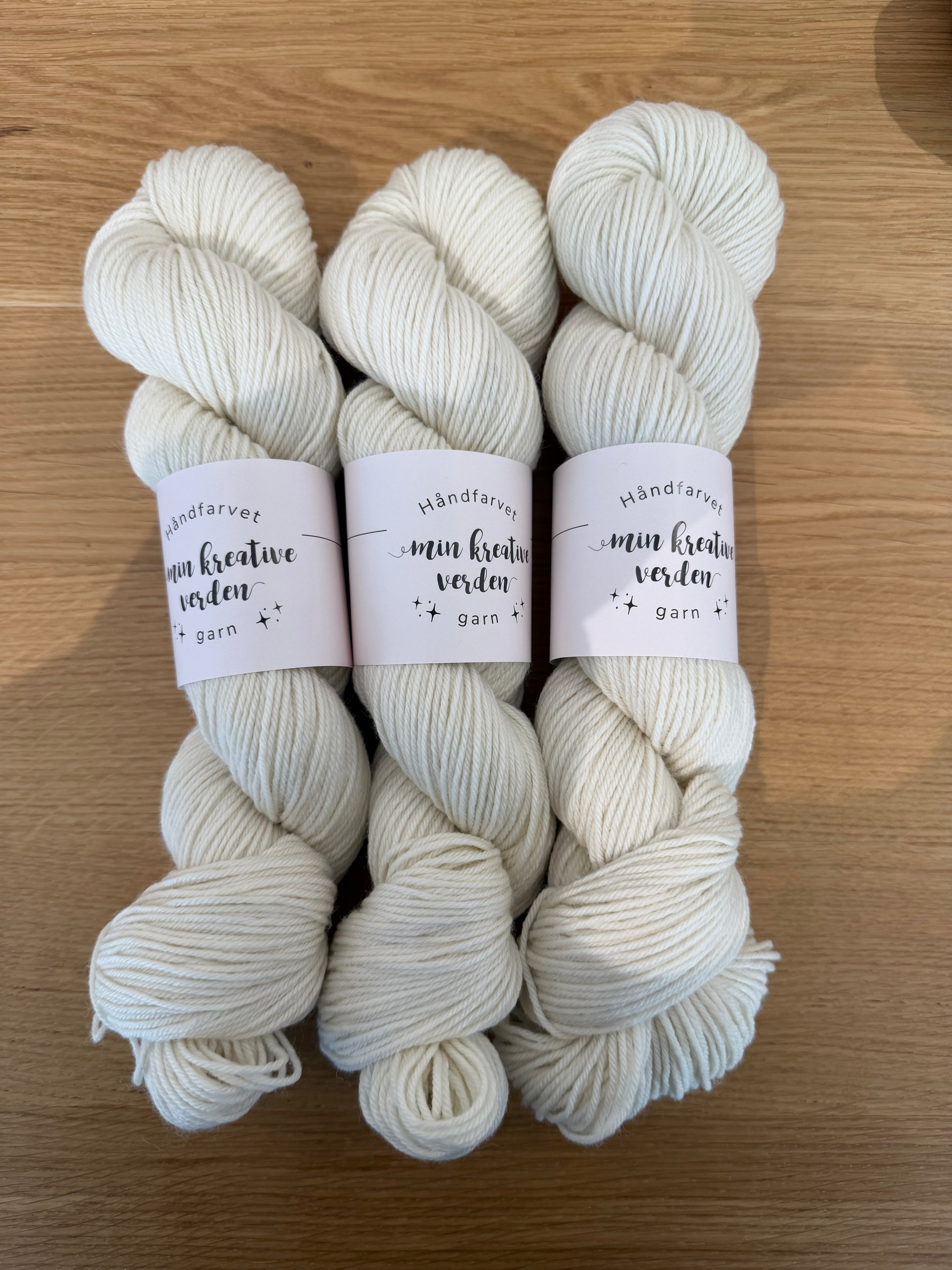 Ufarvet Upcycled merino DK