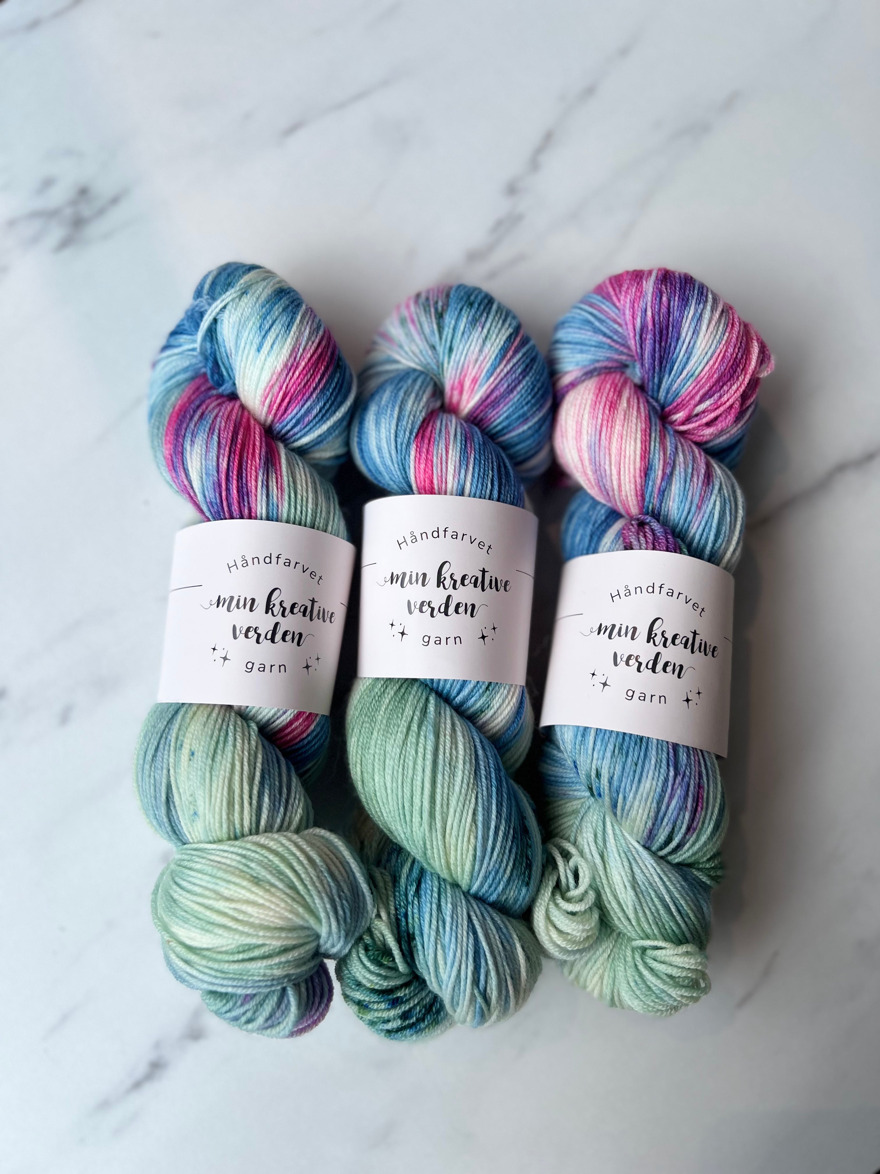 Håndfarvet merinould | Blå/sage/pink