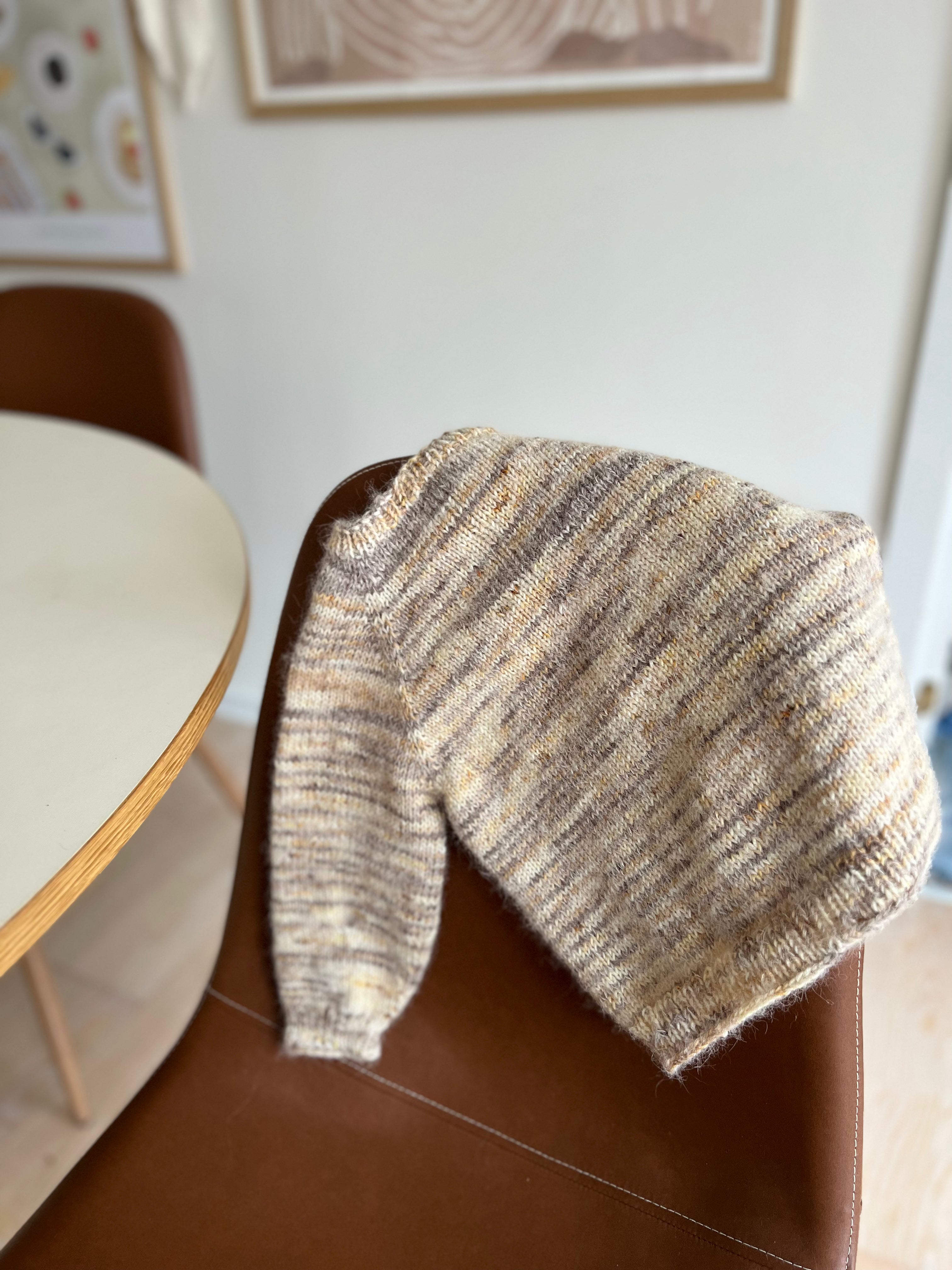 Bamse sweater Håndfarvet edition, strikkekit - Petiteknit