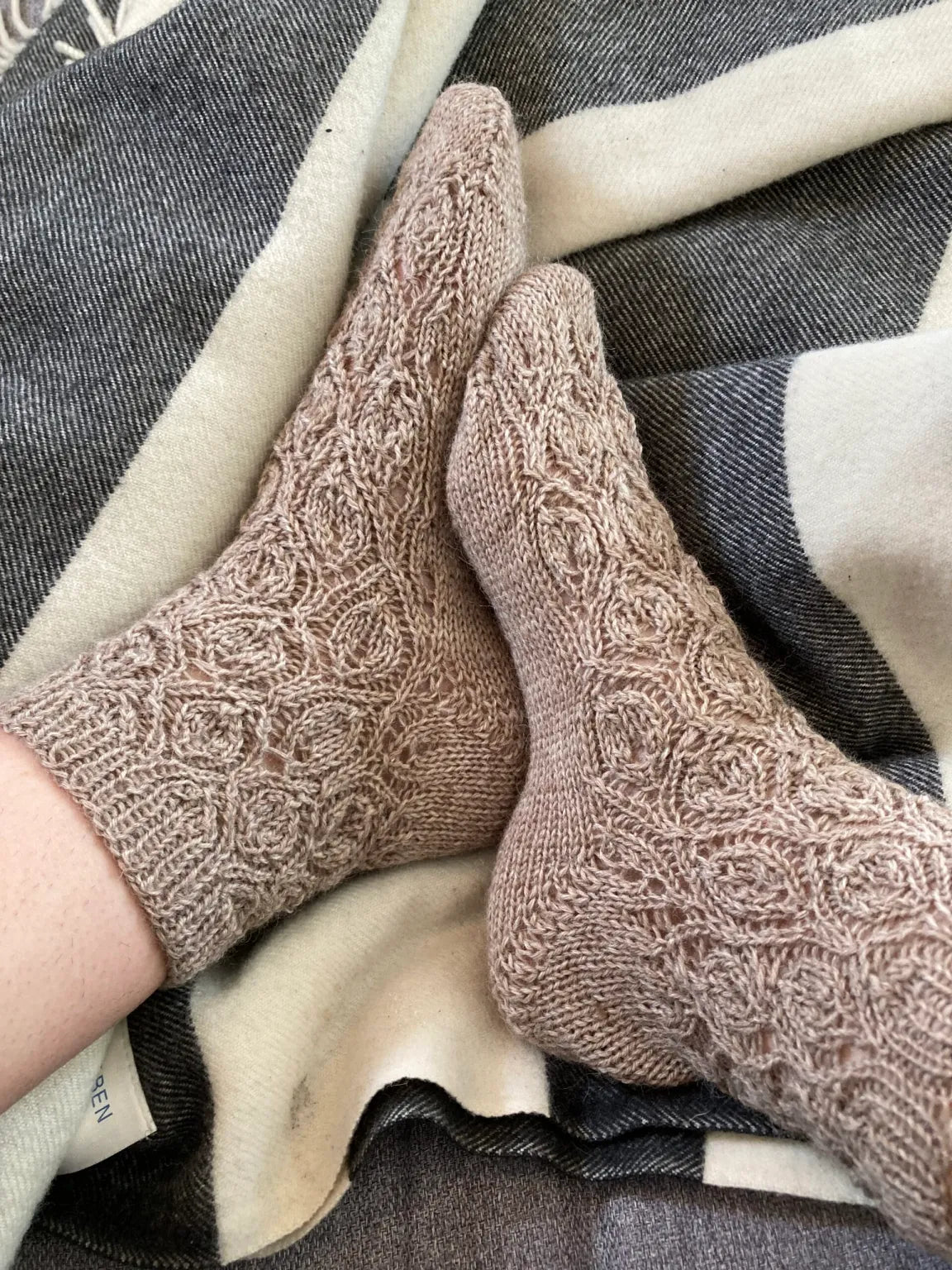 Autumn Leaves Socks strikkekit - SkovCreations