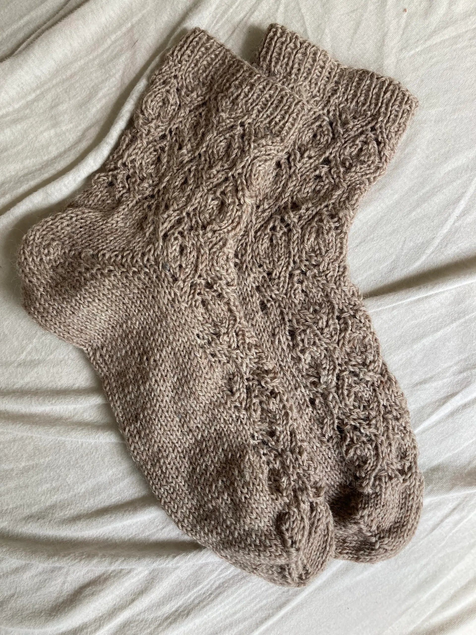 Autumn Leaves Socks strikkekit - SkovCreations