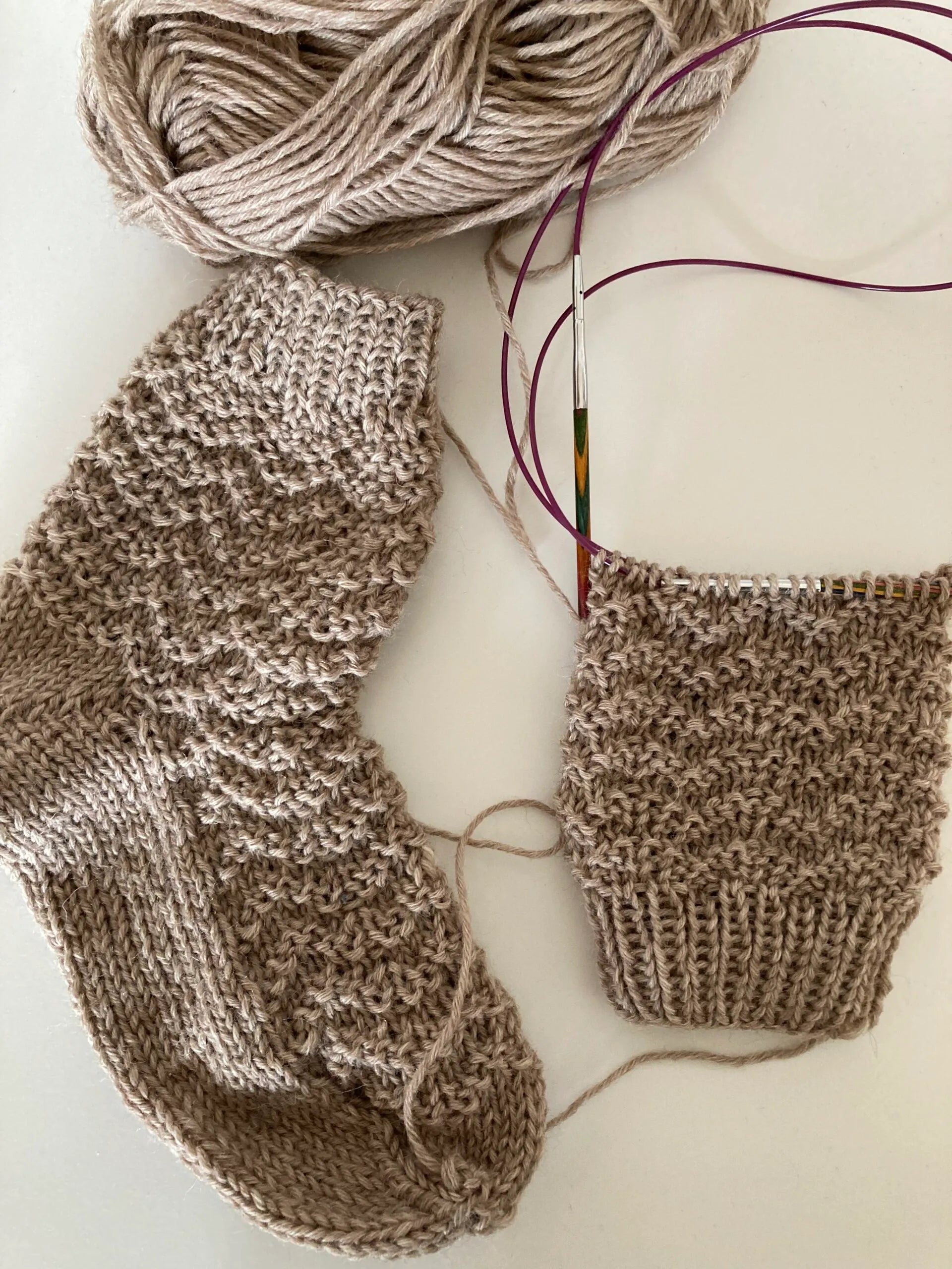 Ziggyzag Soks strikkekit - SkovCreations