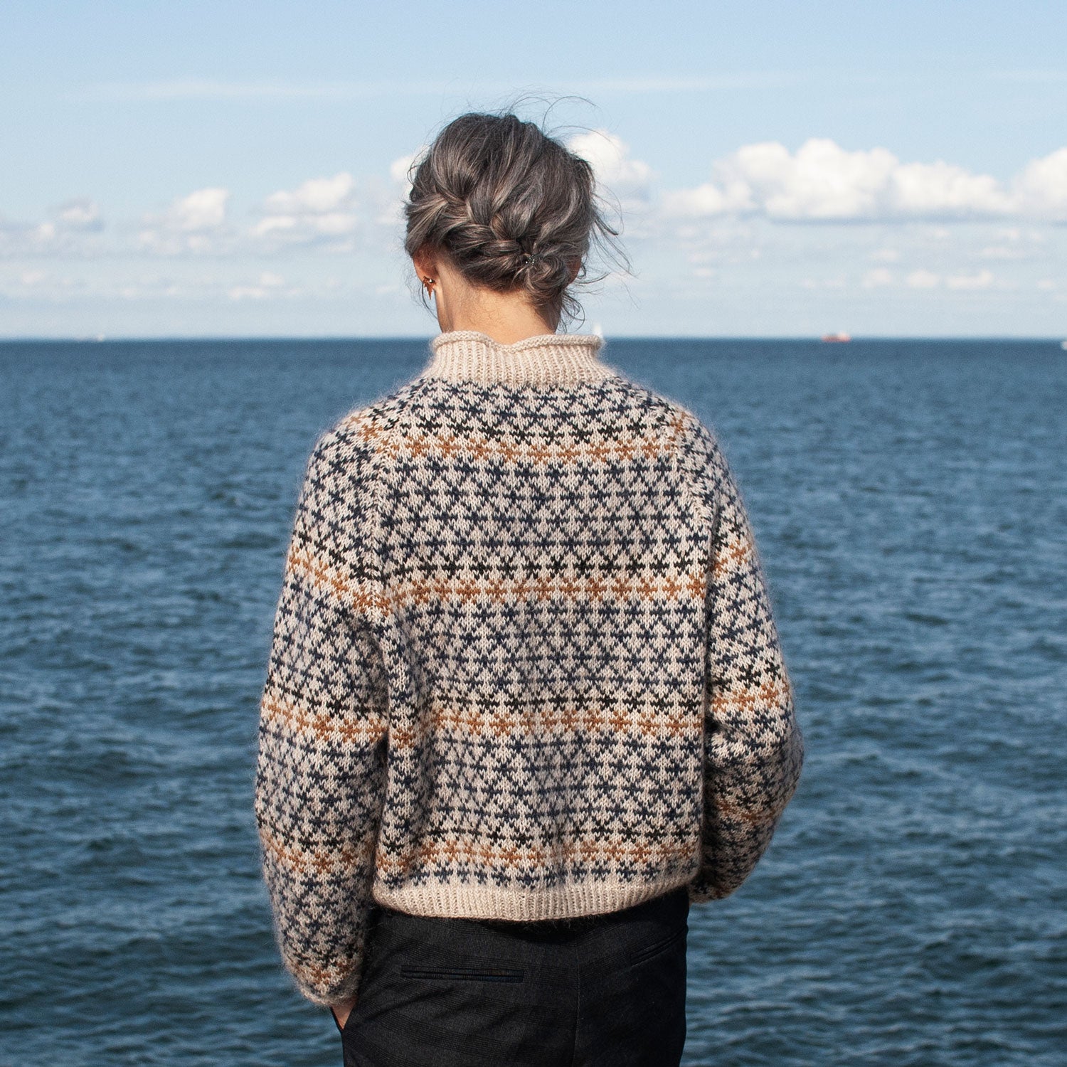 Coloured Crosses sweater Strikkekit - Anne Ventzel