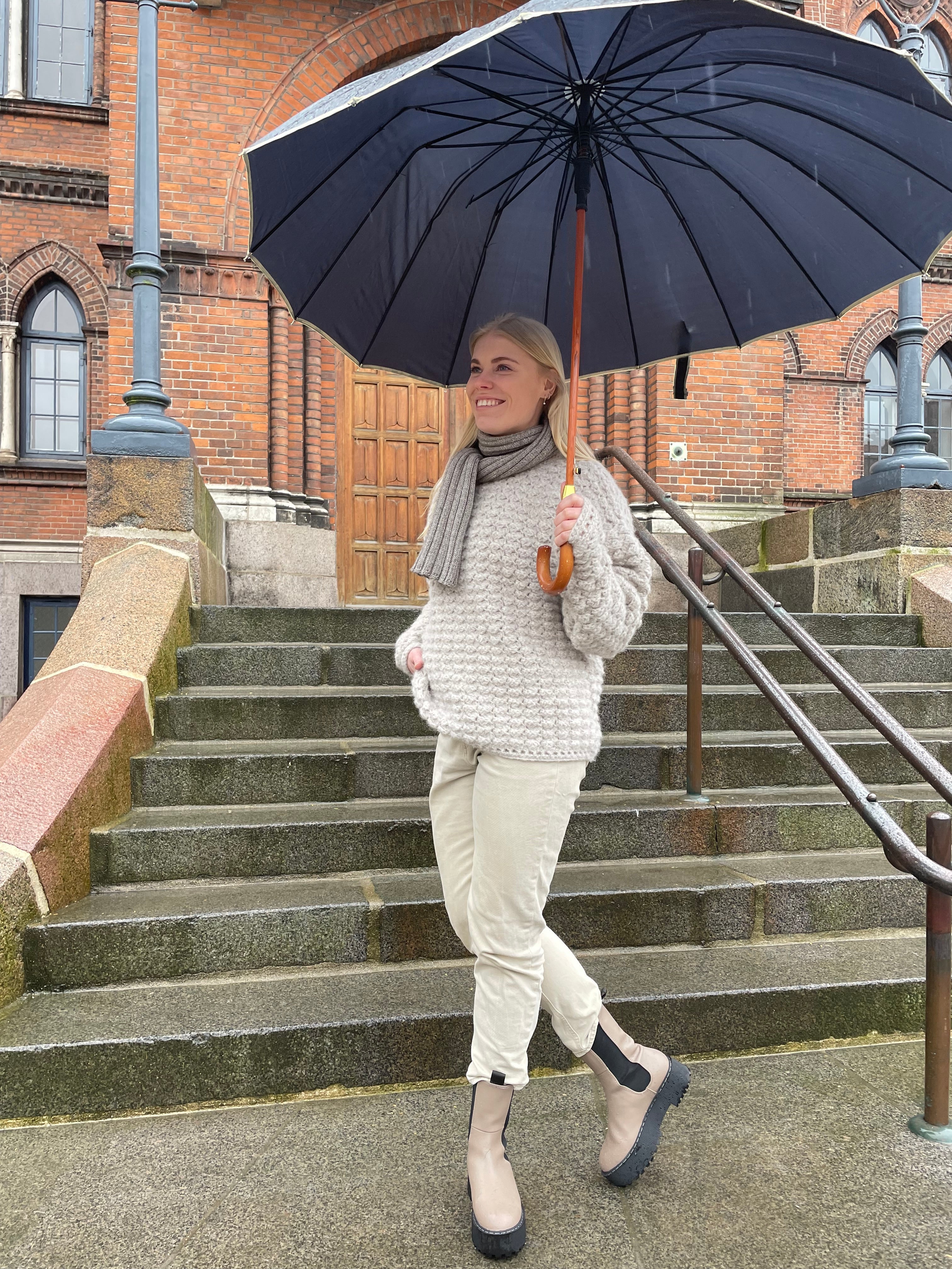’A warm hug’ La Josefine - Hæklekit