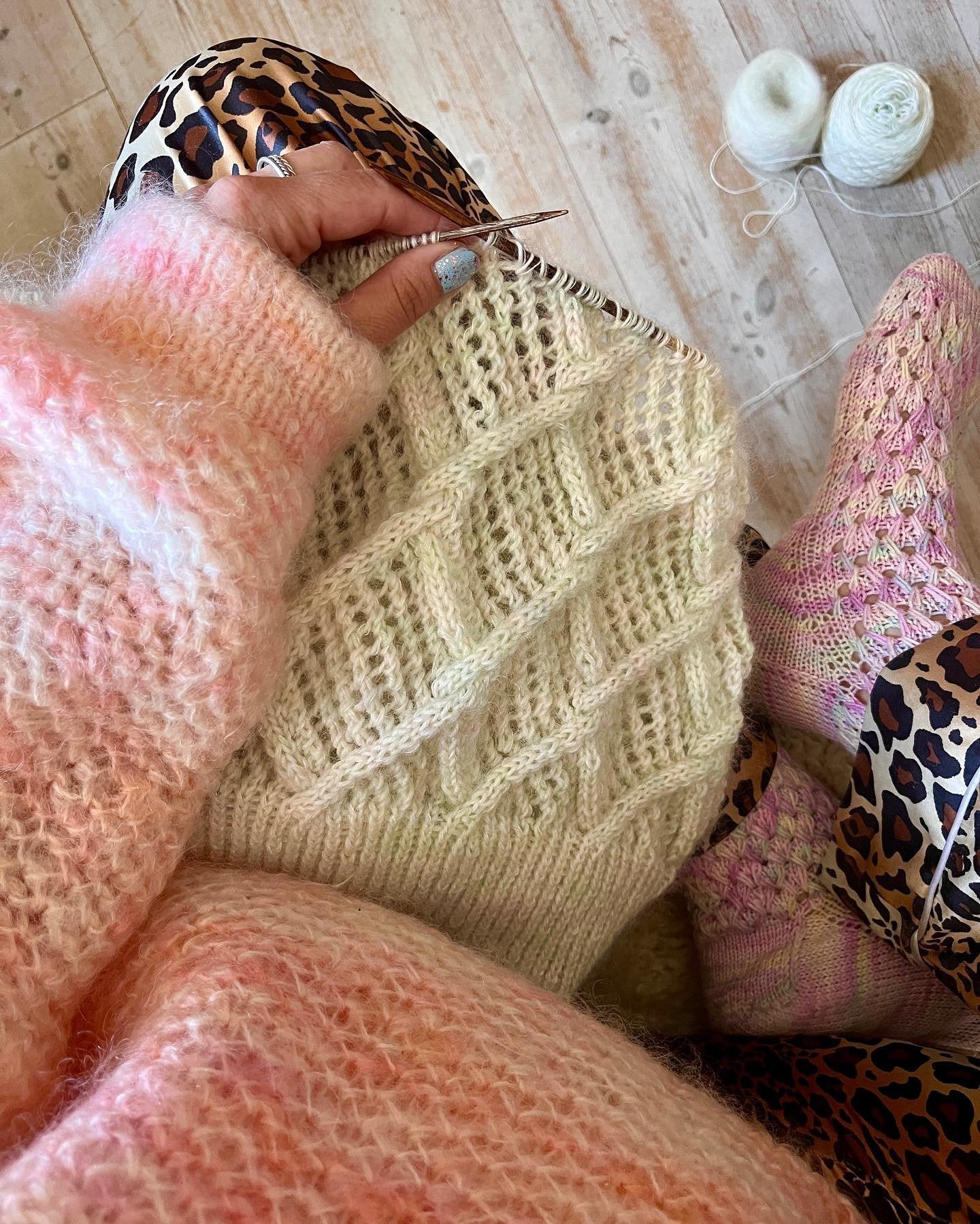 In the air tonight Strikkekit - Popknit