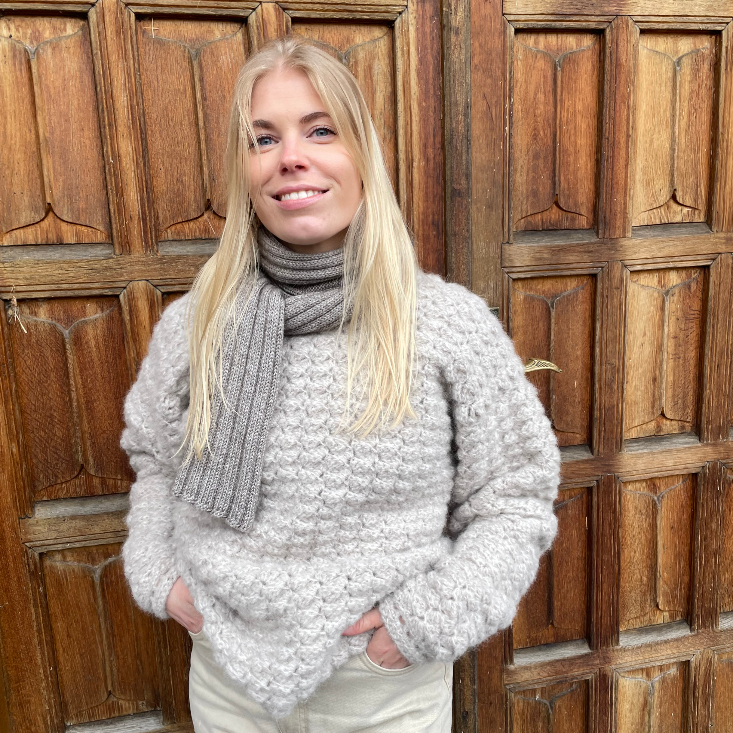 ’A warm hug’ La Josefine - Hæklekit
