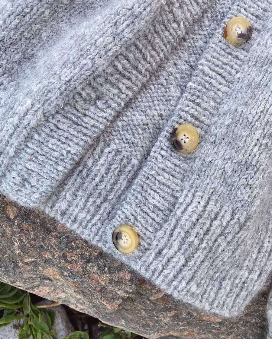 Novice cardigan Strikkekit - Petiteknit
