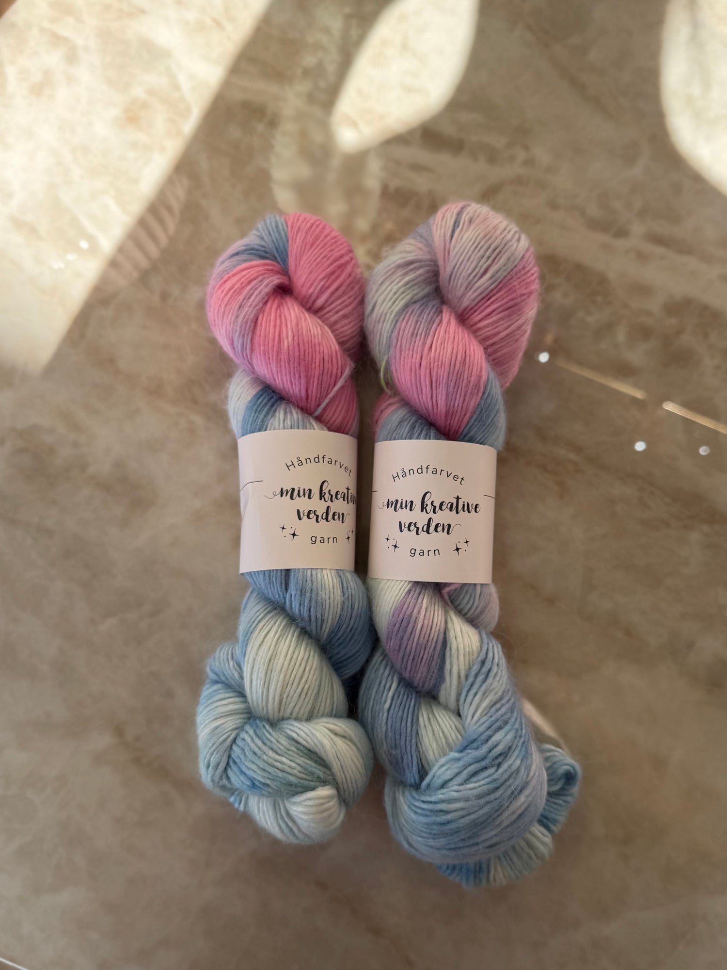 Håndfarvet single and Fabules