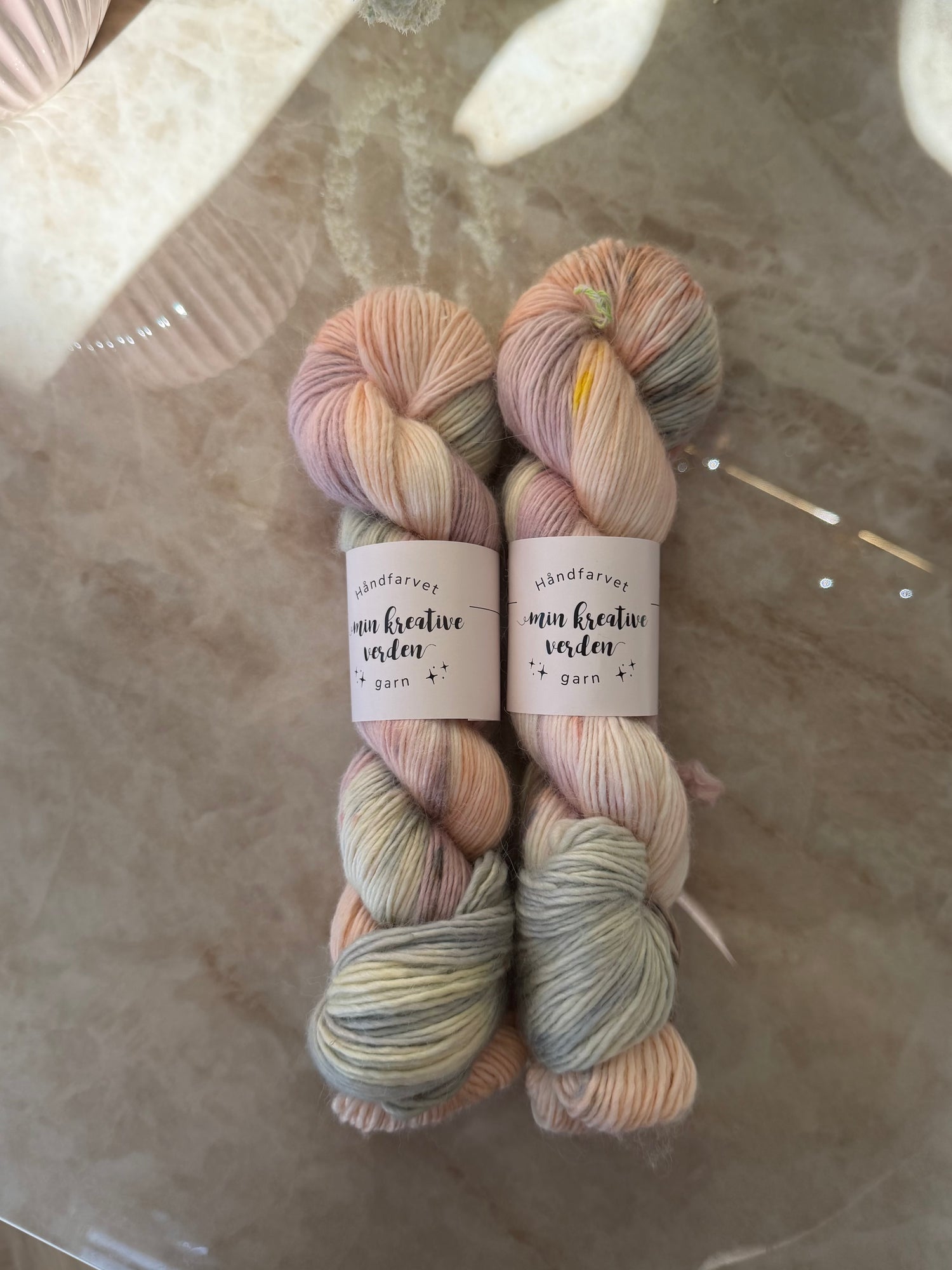 Håndfarvet single and Fabules