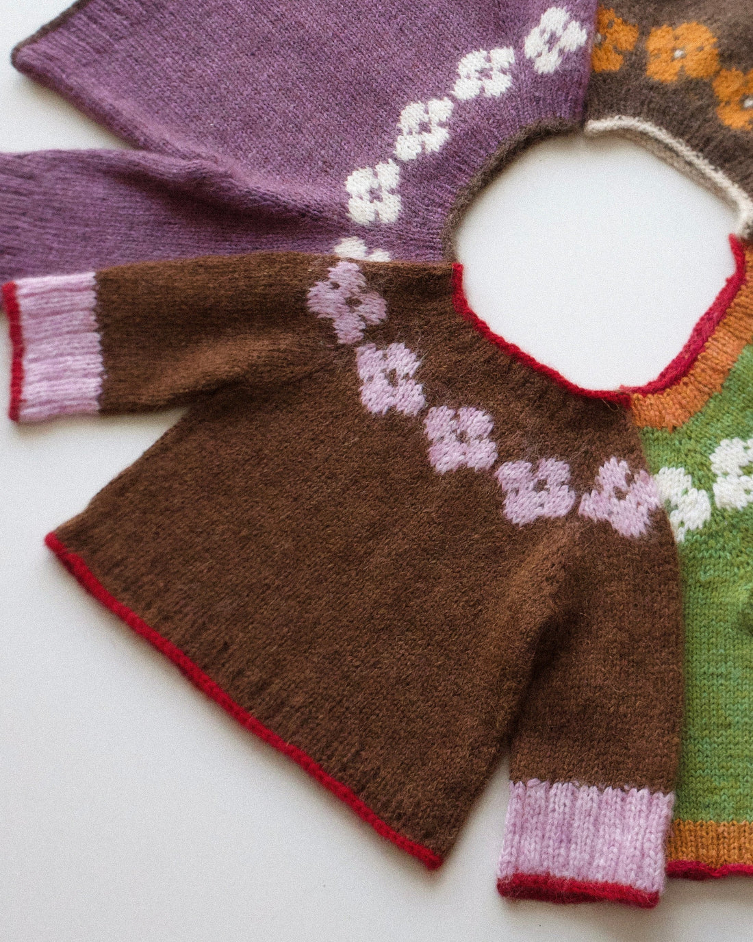 Fiori-sweater barn strikkekit - Karoline Maria Barfod