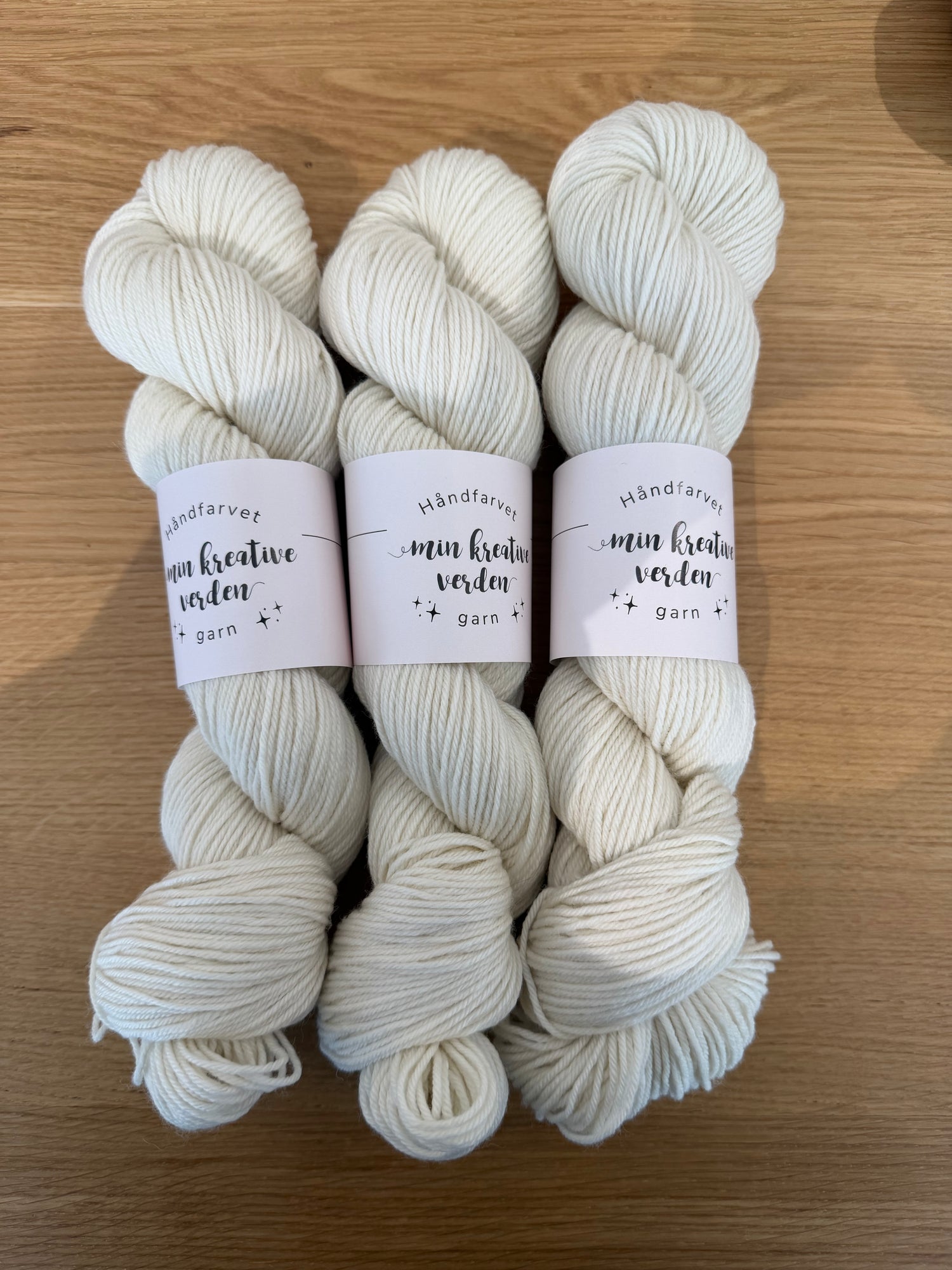 Ufarvet Upcycled merino DK
