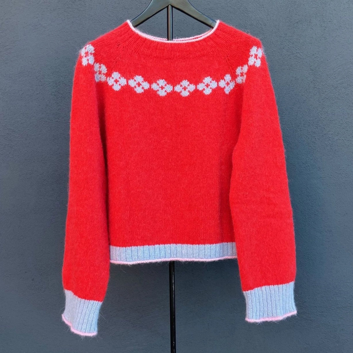 Fiori-sweater voksen strikkekit 2 - Karoline Maria Barfo