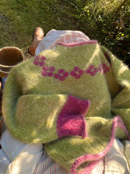 Fiori-sweater voksen strikkekit - Karoline Maria Barfod
