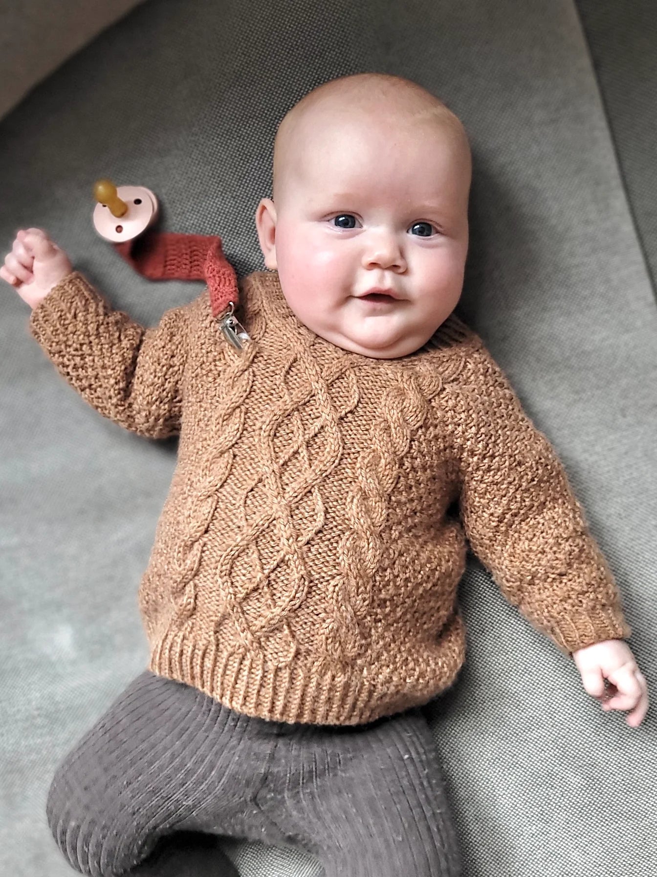 Swirl Sweater Baby Strikkekit - TwinKnits