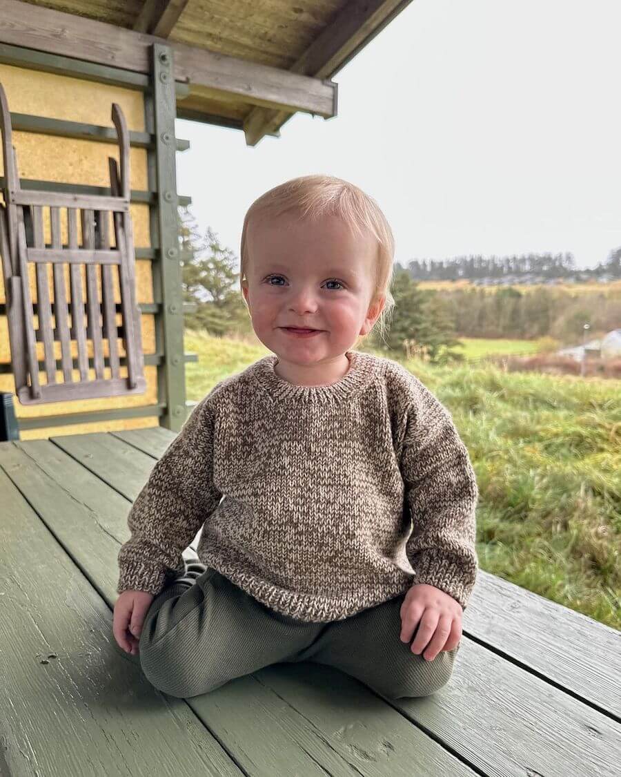 Melange sweater baby, Strikkekit - Petiteknit